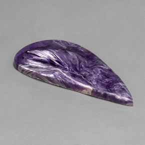 Charoïte violet naturelle forme fantaisie, 40,30 ct, opaque