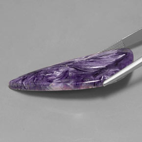 Charoïte violet naturelle forme fantaisie, 40,30 ct, opaque