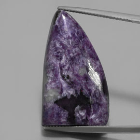 Charoïte violet naturelle forme fantaisie, 33,50 ct, opaque