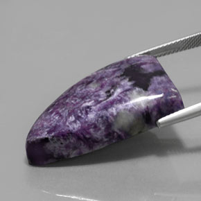 Charoïte violet naturelle forme fantaisie, 33,50 ct, opaque