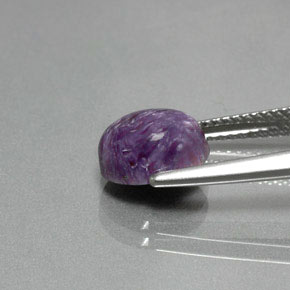Charoïte violet naturelle coupe ovale, 2,10 ct, opaque