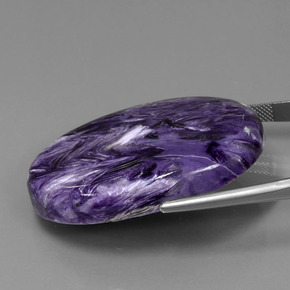 Charoïte violet naturelle coupe ovale, 84,76 ct, opaque