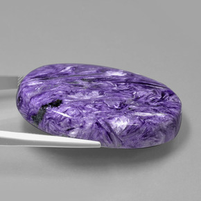 Charoïte violet naturelle coupe ovale, 107,30 ct, opaque