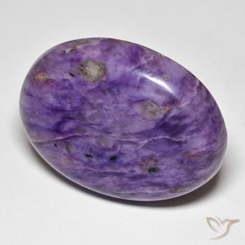 Charoïte Violet pourpre velours naturelle ovale, 41.77 ct, Opaque