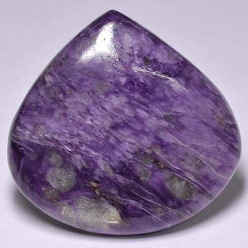 Charoïte violet intense naturelle en forme de poire, 56,84 ct, opaque