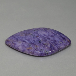 Charoïte violet naturelle forme fantaisie, 69,68 ct, opaque