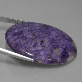 Charoïte violet naturelle coupe ovale, 83,59 ct, opaque