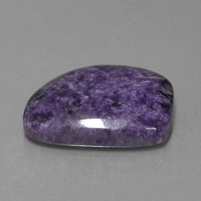 Charoïte violet naturelle forme fantaisie, 17,13 ct, opaque