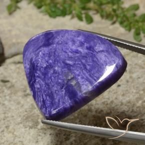 Charoïte violet moyen naturelle en forme de poire, 31,11 ct, opaque