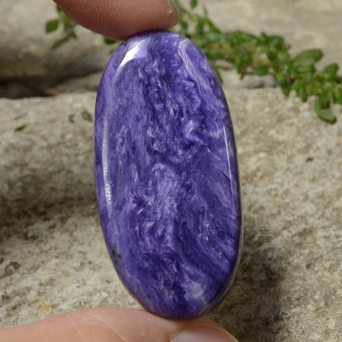 Charoïte violet naturelle coupe ovale, 35,71 ct, opaque