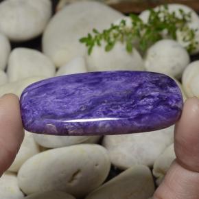 Charoïte violet naturelle coupe coussin, 43,82 ct, opaque