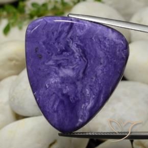 Charoïte Violet intense naturelle Trillion, 43.59 ct, Opaque