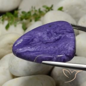 Charoïte Violet intense naturelle Trillion, 43.59 ct, Opaque