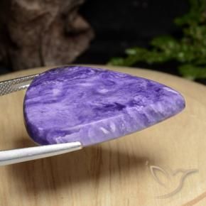 Charoïte Violet pourpre velours naturelle En forme de poire, 31.11 ct, Opaque