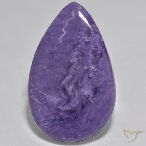 Charoïte violet moyen naturelle en forme de poire, 50,59 ct, opaque