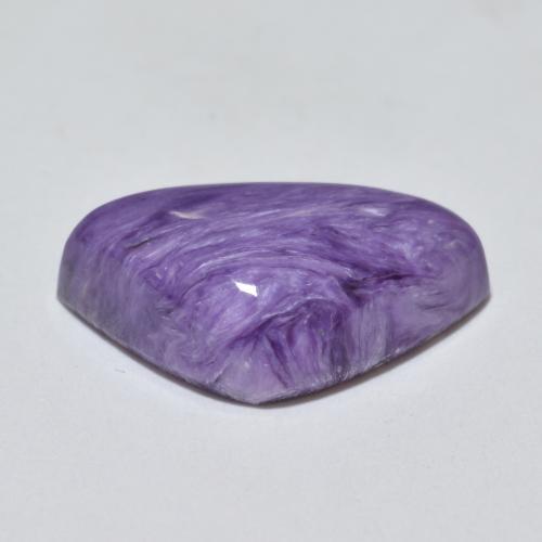 Charoïte Violet pourpre léger naturelle Trillion, 7.86 ct, Opaque