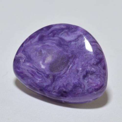 Charoïte violet naturelle forme fantaisie, 9,66 ct, opaque