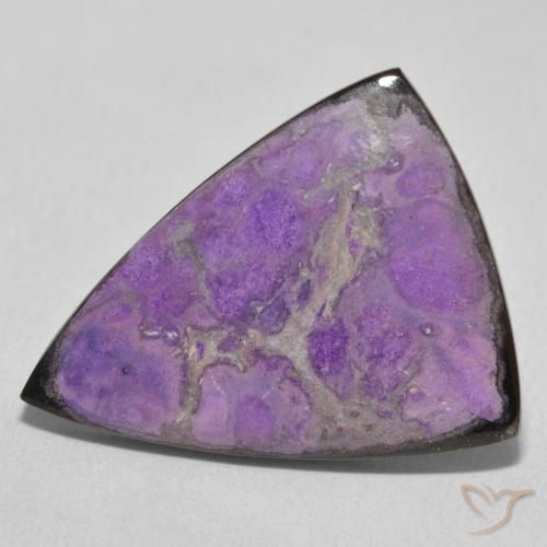 Charoïte Violet foncé naturelle Trillion, 14.82 ct, Opaque