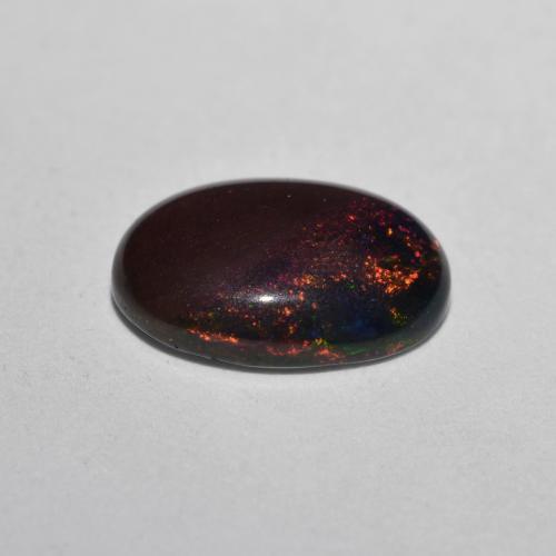 Opale chocolat multicolore naturelle coupe ovale, 0,80 ct, translucide