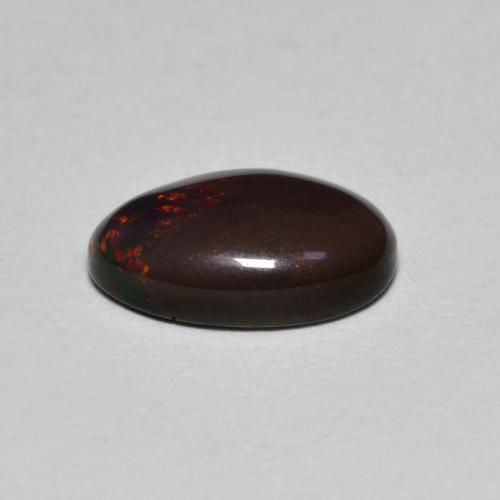 Opale chocolat multicolore naturelle coupe ovale, 0,80 ct, translucide