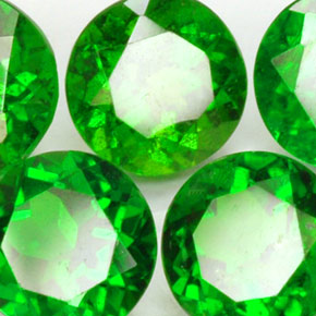 Achetez naturel ct Vert Diopside Chrome gems, Coupe roude, En provenance Russie chez GemSelect. En stock, livraison internationale!