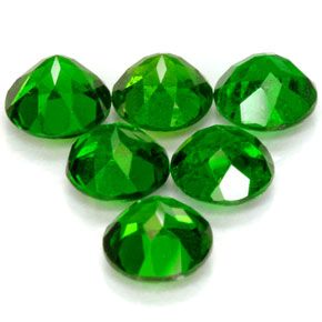 Achetez naturel ct Vert Diopside Chrome gems, Coupe roude, En provenance Russie chez GemSelect. En stock, livraison internationale!