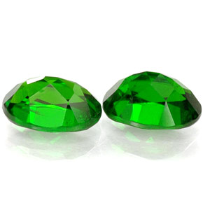 Achetez naturel ct Vert Diopside Chrome gems, Coupe ovale, En provenance Russie chez GemSelect. En stock, livraison internationale!