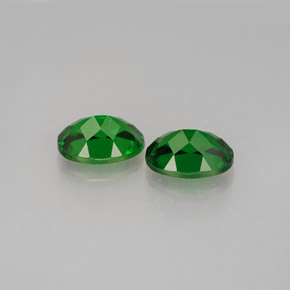 Achetez naturel ct Vert Diopside Chrome gems, Coupe ovale, En provenance Russie chez GemSelect. En stock, livraison internationale!