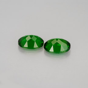 Achetez naturel ct Vert Diopside Chrome gems, Coupe ovale, En provenance Russie chez GemSelect. En stock, livraison internationale!