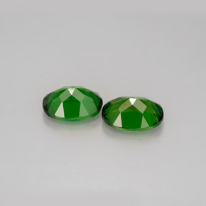 Achetez naturel ct Vert Diopside Chrome gems, Coupe ovale, En provenance Russie chez GemSelect. En stock, livraison internationale!
