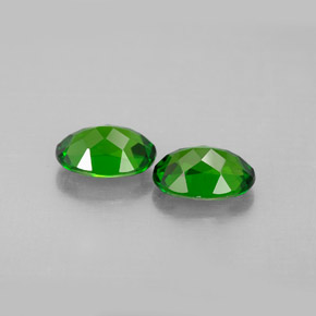 Achetez naturel ct Vert Diopside Chrome gems, Coupe ovale, En provenance Russie chez GemSelect. En stock, livraison internationale!