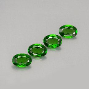 Achetez naturel ct Vert Diopside Chrome gems, Coupe ovale, En provenance Russie chez GemSelect. En stock, livraison internationale!