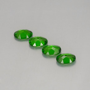 Achetez naturel ct Vert Diopside Chrome gems, Coupe ovale, En provenance Russie chez GemSelect. En stock, livraison internationale!