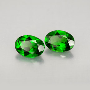 Achetez naturel ct Vert Diopside Chrome gems, Coupe ovale, En provenance Russie chez GemSelect. En stock, livraison internationale!