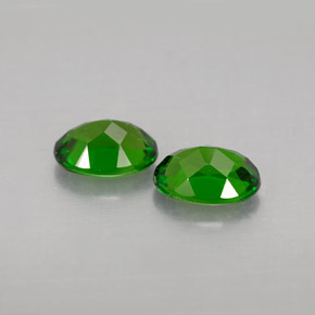 Achetez naturel ct Vert Diopside Chrome gems, Coupe ovale, En provenance Russie chez GemSelect. En stock, livraison internationale!