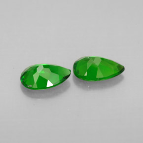 Achetez naturel ct Vert Diopside Chrome gems, En forme de poire, En provenance Russie chez GemSelect. En stock, livraison internationale!