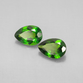 Achetez naturel ct Vert Diopside Chrome gems, En forme de poire, En provenance Russie chez GemSelect. En stock, livraison internationale!