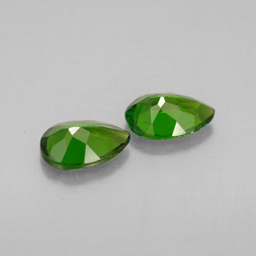 Achetez naturel ct Vert Diopside Chrome gems, En forme de poire, En provenance Russie chez GemSelect. En stock, livraison internationale!