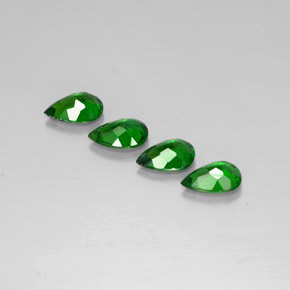 Achetez naturel ct Vert Diopside Chrome gems, En forme de poire, En provenance Russie chez GemSelect. En stock, livraison internationale!