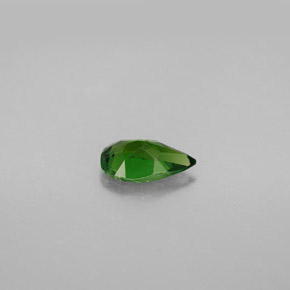 Diopside Chrome Vert naturelle En forme de poire, 0.72 ct, VS