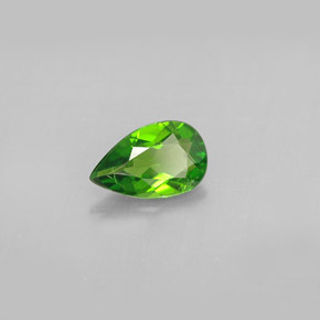 Diopside Chrome Vert naturelle En forme de poire, 0.75 ct, VS