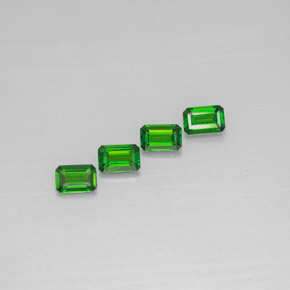 Achetez naturel ct Vert Diopside Chrome gems, Taille émeraude, En provenance Russie chez GemSelect. En stock, livraison internationale!