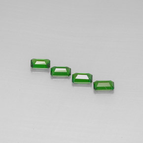 Achetez naturel ct Vert Diopside Chrome gems, Taille émeraude, En provenance Russie chez GemSelect. En stock, livraison internationale!