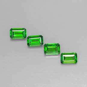 Achetez naturel ct Vert Diopside Chrome gems, Taille émeraude, En provenance Russie chez GemSelect. En stock, livraison internationale!