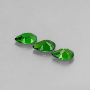 Achetez naturel ct Vert Diopside Chrome gems, En forme de poire, En provenance Russie chez GemSelect. En stock, livraison internationale!