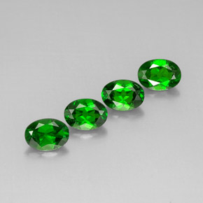 Achetez naturel ct Vert Diopside Chrome gems, Coupe ovale, En provenance Russie chez GemSelect. En stock, livraison internationale!