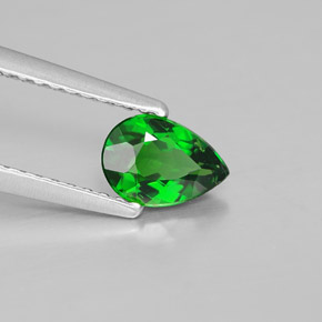 Diopside Chrome Vert naturelle En forme de poire, 0.55 ct, VVS-VS