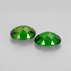 Achetez naturel ct Vert Diopside Chrome gems, Coupe ovale, En provenance Russie chez GemSelect. En stock, livraison internationale!