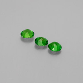 Achetez naturel ct Vert Diopside Chrome gems, Coupe roude, En provenance Russie chez GemSelect. En stock, livraison internationale!