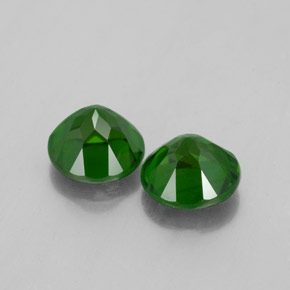 Achetez naturel ct Vert Diopside Chrome gems, Coupe roude, En provenance Russie chez GemSelect. En stock, livraison internationale!